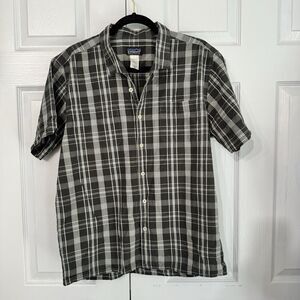 Patagonia‎ Men's Grey Plaid Button-Up Shirt Size M - Short Sleeve, W21" L28"